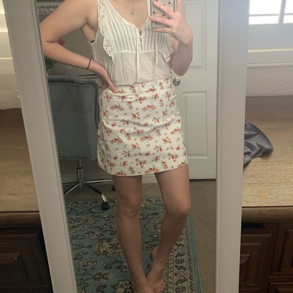 FOREVER 21 FLORAL SKIRT - Picture 2 of 3